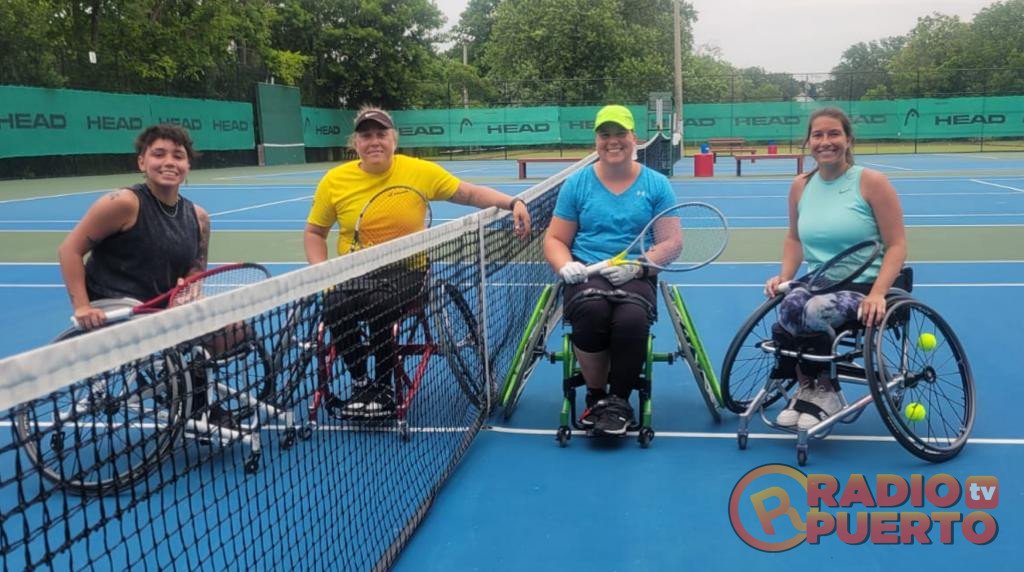 La costarricense Valeria Valverde ( de amarillo) es campeona de dobles en Ontario, Canadá, junto a ella su compañera Michelle Wilson de USA. Adjunto las rivales de la final